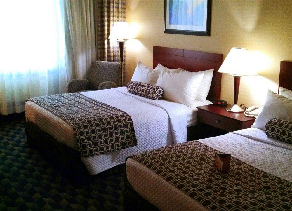 Crowne Plaza Cleveland Airport By Ihg Hotel Middleburg Heights Buitenkant foto