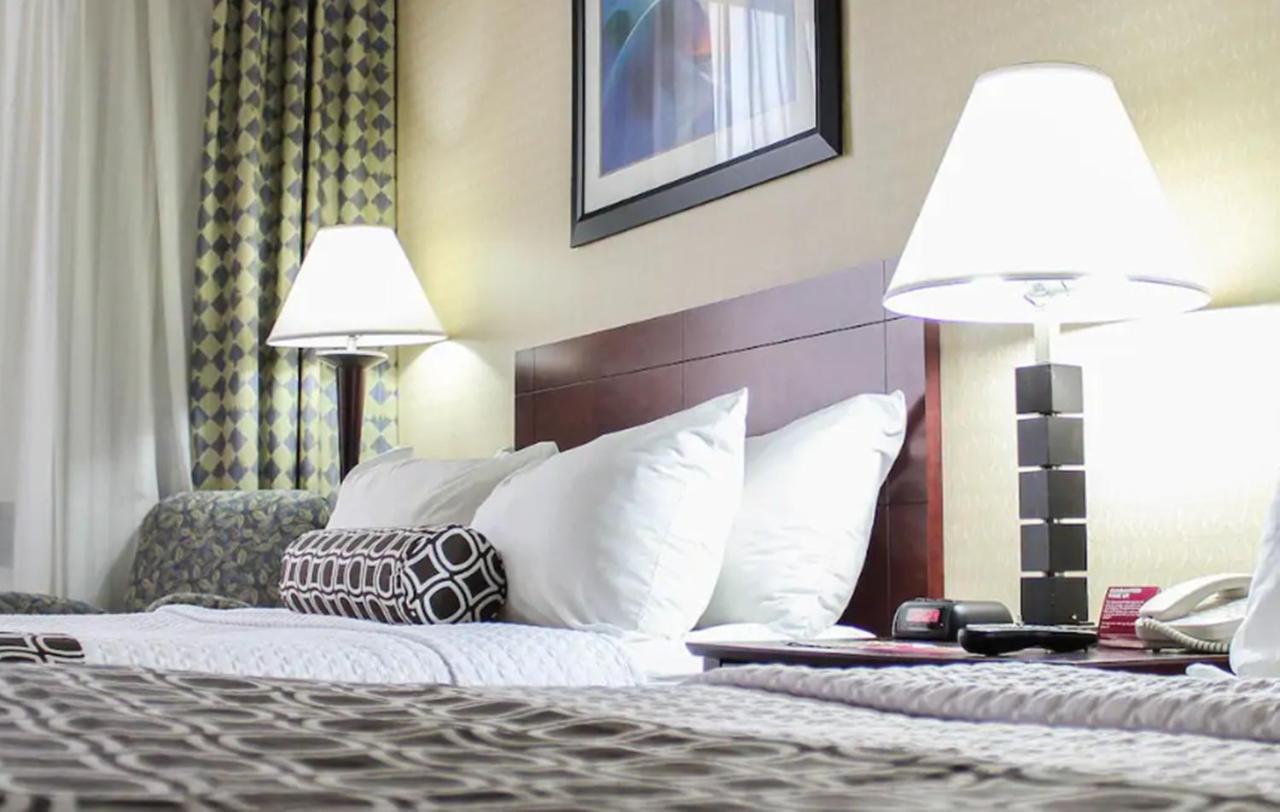 Crowne Plaza Cleveland Airport By Ihg Hotel Middleburg Heights Buitenkant foto