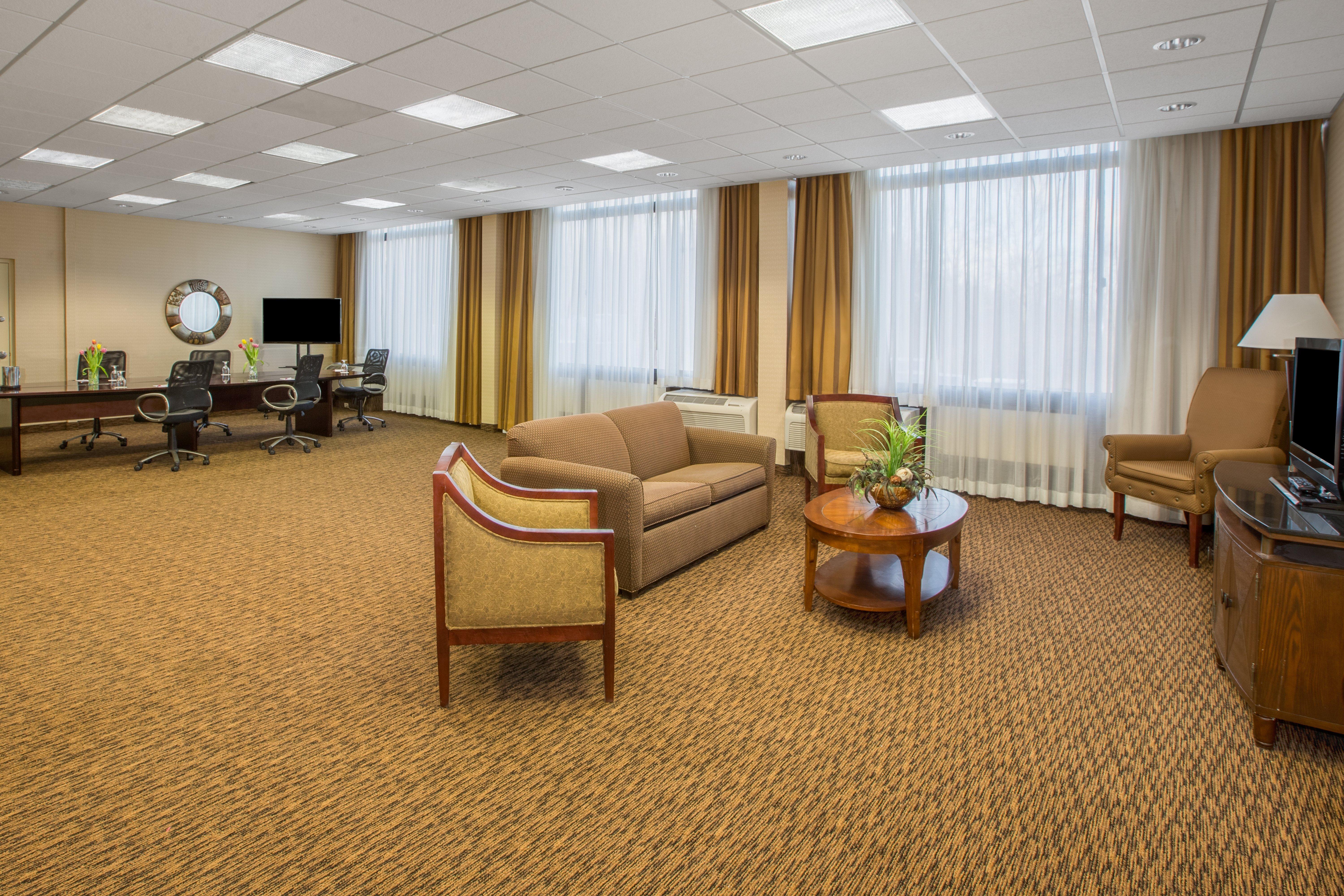 Crowne Plaza Cleveland Airport By Ihg Hotel Middleburg Heights Buitenkant foto