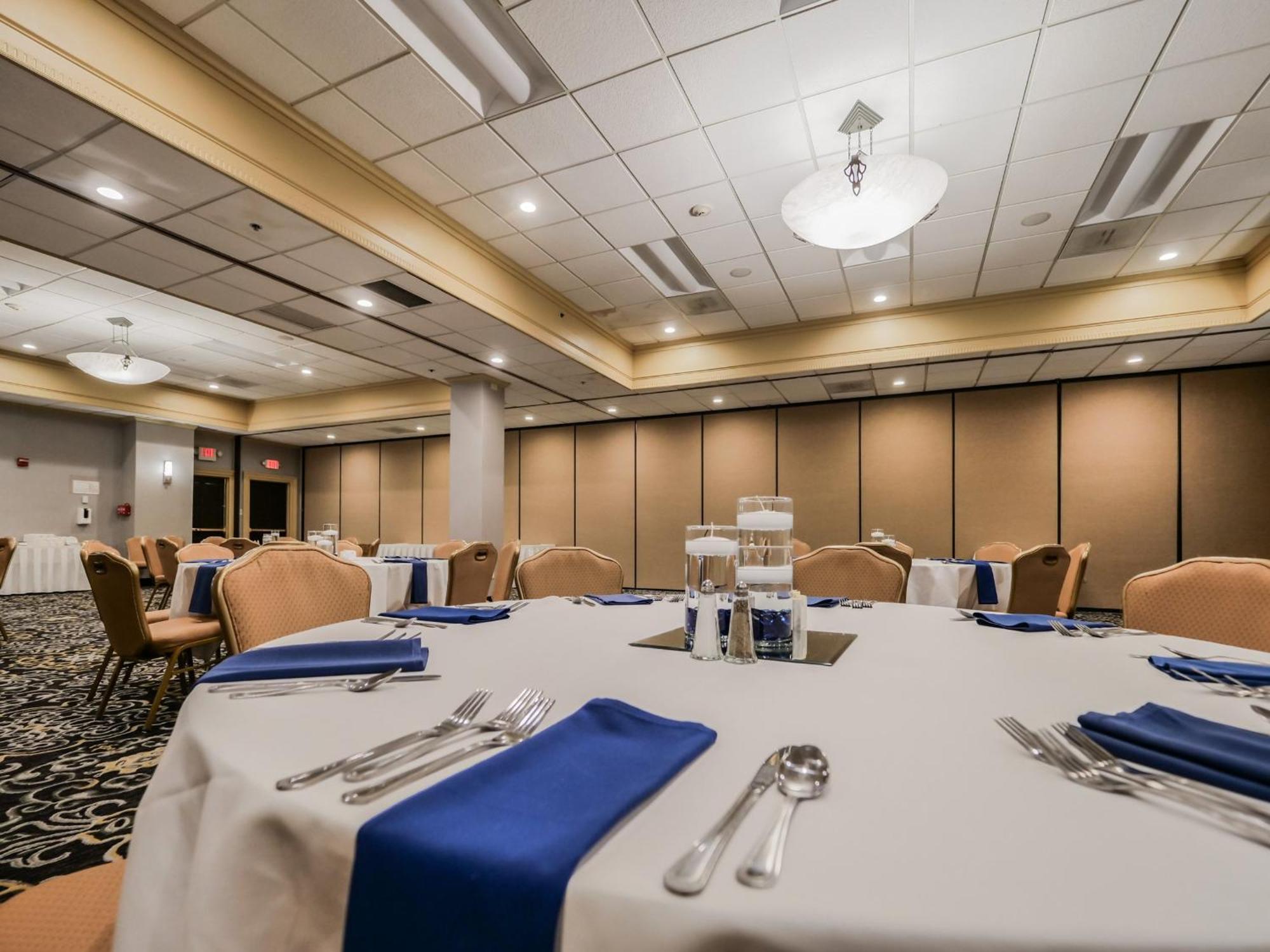 Crowne Plaza Cleveland Airport By Ihg Hotel Middleburg Heights Buitenkant foto