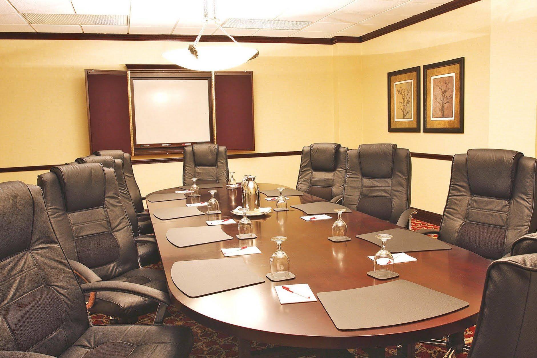 Crowne Plaza Cleveland Airport By Ihg Hotel Middleburg Heights Buitenkant foto